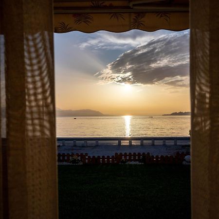 דירות Loutraki Sea Sunset מראה חיצוני תמונה