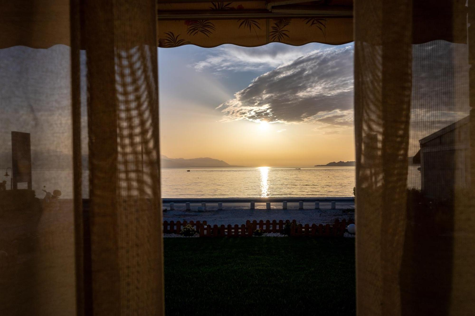 דירות Loutraki Sea Sunset מראה חיצוני תמונה